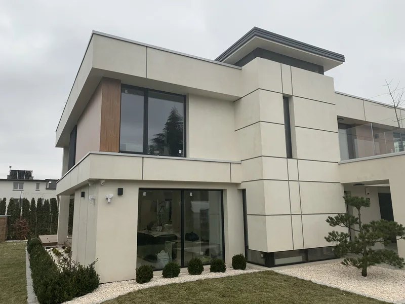 Nowoczesny dom jednorodzinny – przykład realizacji z materiałów New-House