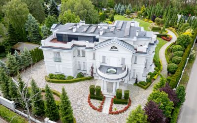 Rezydencja pod Warszawą budowa pod klucz z ogrodem