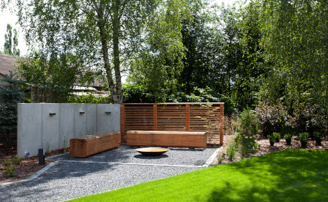 Ogrodzenie drewniane w ogrodzie – jakie zalety posiada ten typ ogrodzeń?