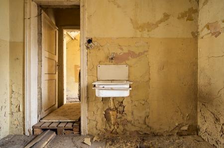 Remont instalacji wodno-kanalizacyjnej w starym domu – jak wykonać go prawidłowo?